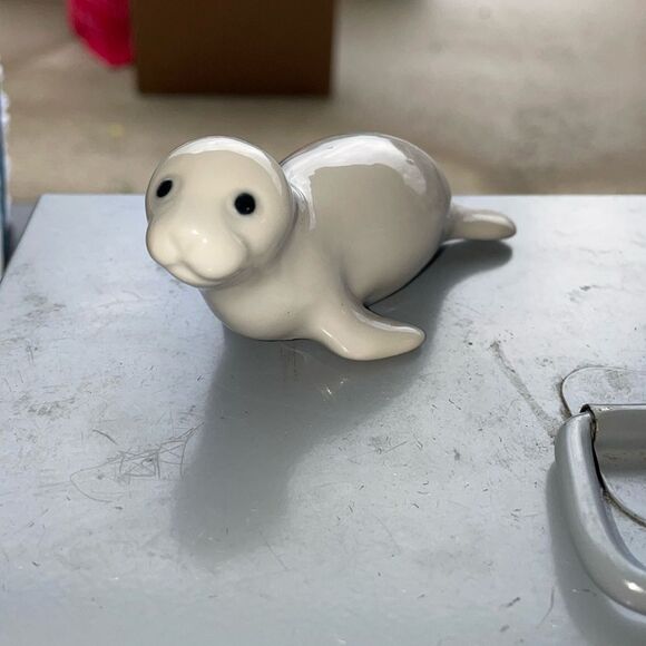 Vintage OMC Japan Grey Seal Figurine - Picture 1 of 3